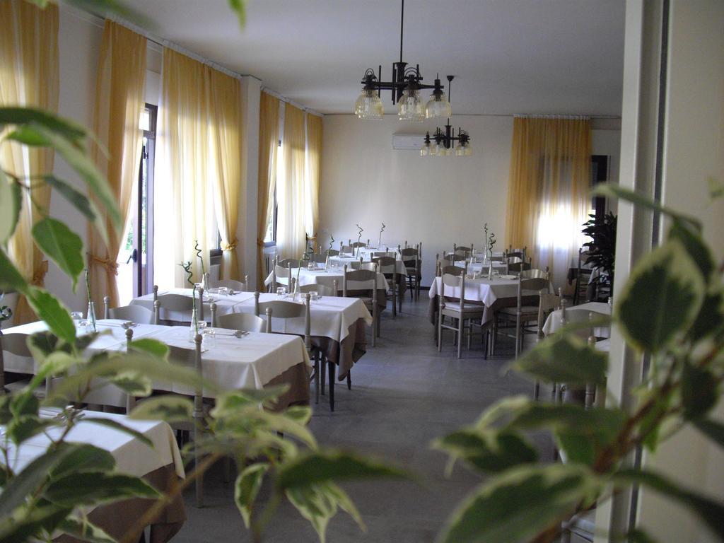 Residenza Hotel Garden トスコラーノ・マデルノ エクステリア 写真