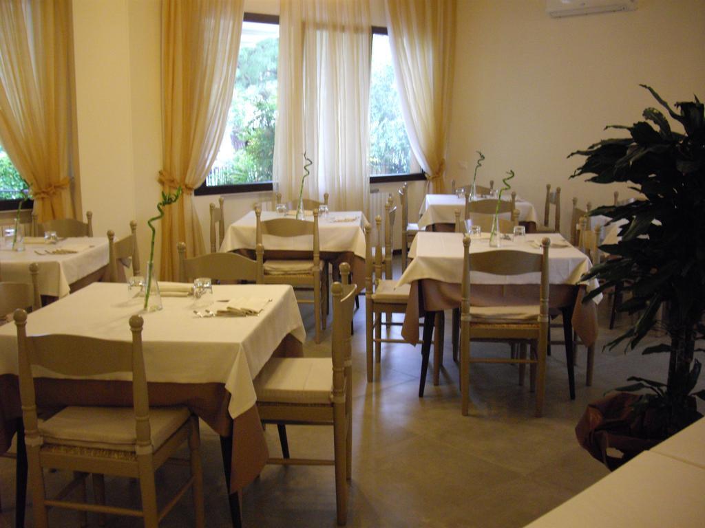 Residenza Hotel Garden トスコラーノ・マデルノ エクステリア 写真